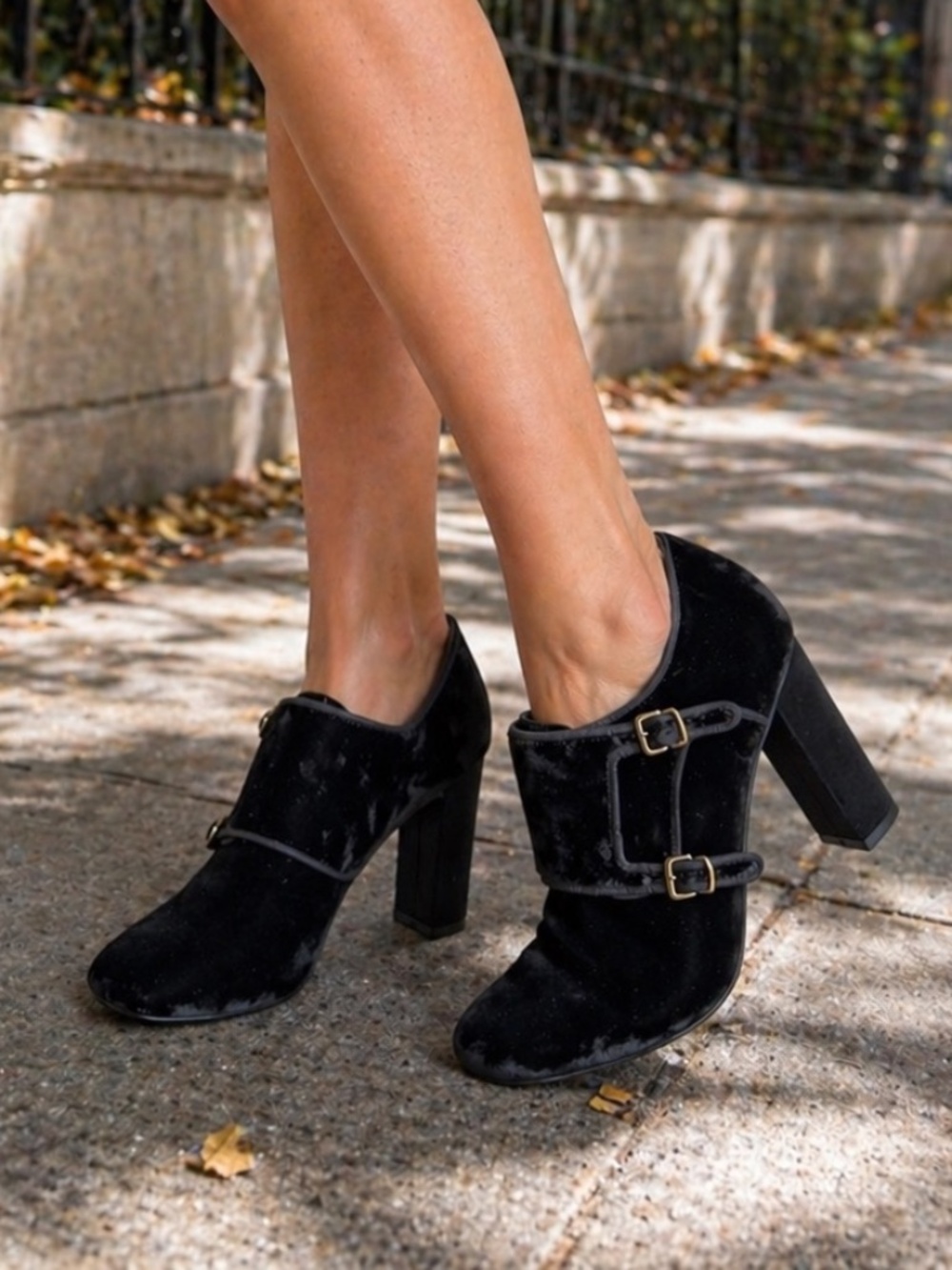 NWOT Tory Burch Velvet Block Heel Pumps Gold Buckle 9M - Picture 3 of 15